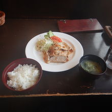 生姜焼きの定食　１１５０円（コーヒー付き）