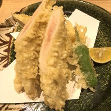 揚げたてで供される。