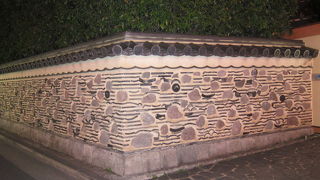 周囲を囲む博多塀が素晴らしい。