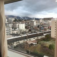 7階駅側の部屋からの風景。最上階は17階なので次回は高層階を