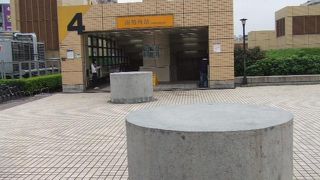 中和新蘆線の終点駅で、周辺には中和市興南観光夜市があります。