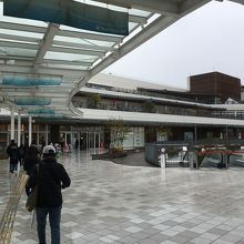 雨は似合わない。