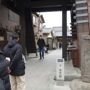 時の鐘に隣接の神社