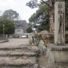 入口の標柱の様子（石段も当時のものでしょうか？）