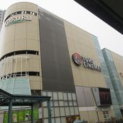 映画館もはいった商業ビル。