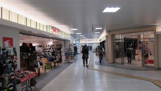 京王線府中駅２F改札口から直結。