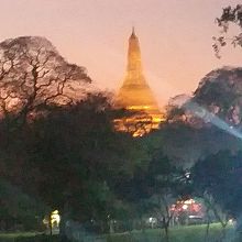 夜景に見とれて遅くなると、出れなくなりますよ