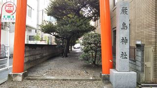 雨の厳島神社 (羽衣町)