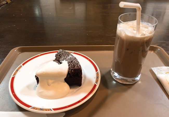 カフェのコーナーでは色々なチョコレート料理、デザートが楽しめます。