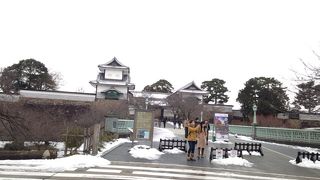 お堀通りにかかる橋