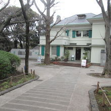 落ち着いた感じの建物