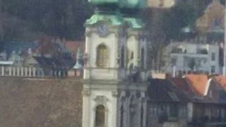 二つの塔がある