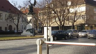 王宮の丘にある広場