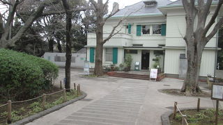 木造の落ち着きのある建物