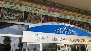 入館無料、歴史的な音に触れる