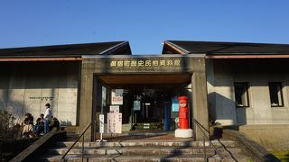 中心市街に向かう途中に建つ立派な建物です