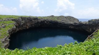 火口湖のような外観