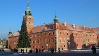 広くて開けた広場