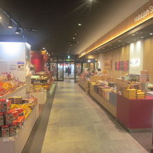 店舗の外観（向かいは土産物屋さんになっていました）
