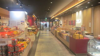 徳島を代表するスイーツが気軽に購入できます