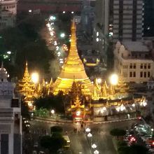 スーレーパゴダが美しい