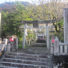 近くにはこんな神社もあって、目印になるかと思います