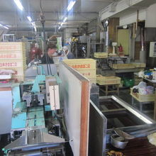 店に入るといきなり工場みたいな風情でびっくりします(^^;)