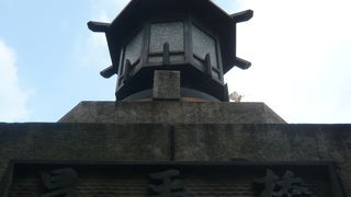 昌平橋の名称は、湯島聖堂に祀られている孔子の故郷の昌平郷の名称から名付けられています。