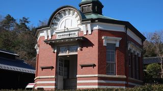 東京駅の駅舎を思い出しながらみると面白い