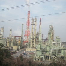 工業地帯を眺めながらの車窓も大阪らしいですね( ´∀｀ )。