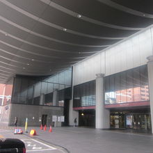 ここから海外へ、なんて考える人は最早絶滅危惧種か？