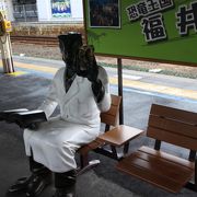 恐竜が居る敦賀駅