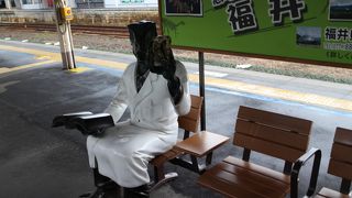 恐竜が居る敦賀駅