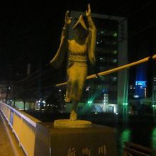 女性バージョンは気品を感じjるデザインですね( ´∀｀ )