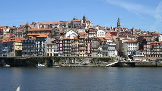 歴史的建造物が並ぶ美しい旧市街