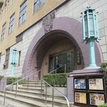 南側の玄関前付近の様子