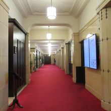 １階廊下の南側からの様子