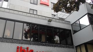 宿泊ホテル「イビス・ポルト・セントロ」がこちらに面していました