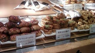 人気のある鳥お惣菜のお店です。