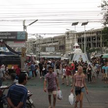 ウィークエンド マーケット (チャトゥチャック市場)