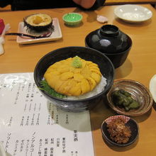 ウニ丼はとても美味しかった