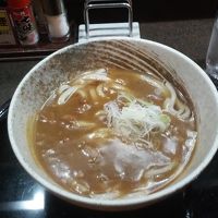 八兵衛のランチメニュー、カレーうどん。夕飯が早いのでお昼は軽