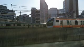 東京を横切る電車
