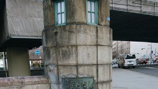 歴史を感じる橋