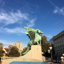 竜の橋の竜を横から見た