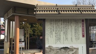 湯の川温泉電停のすぐ近く