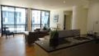 ULTIQA Little Collins