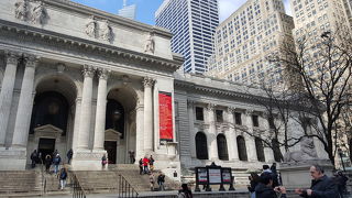 【ニューヨーク/マンハッタン】街中に突然現れる映画＆ドラマでお馴染みの図書館