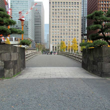 「和田倉橋」につながっています