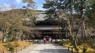 真ん中のお堂です